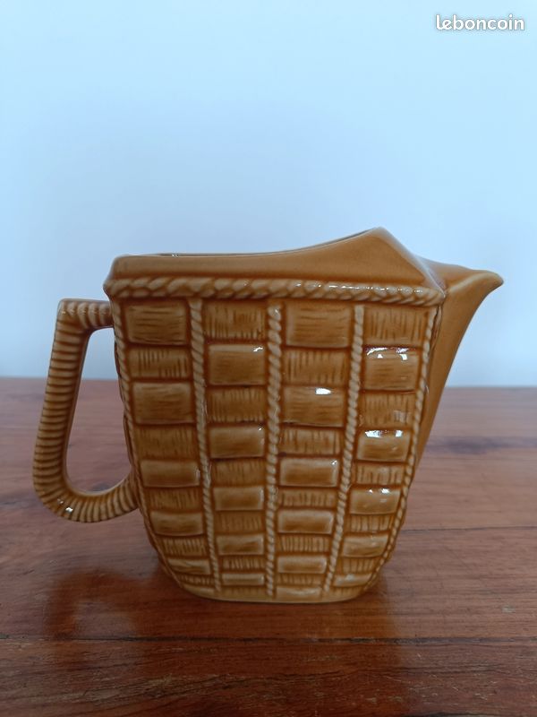 Pichet Vintage en Céramique Barbotine – Effet Panier (image 2)