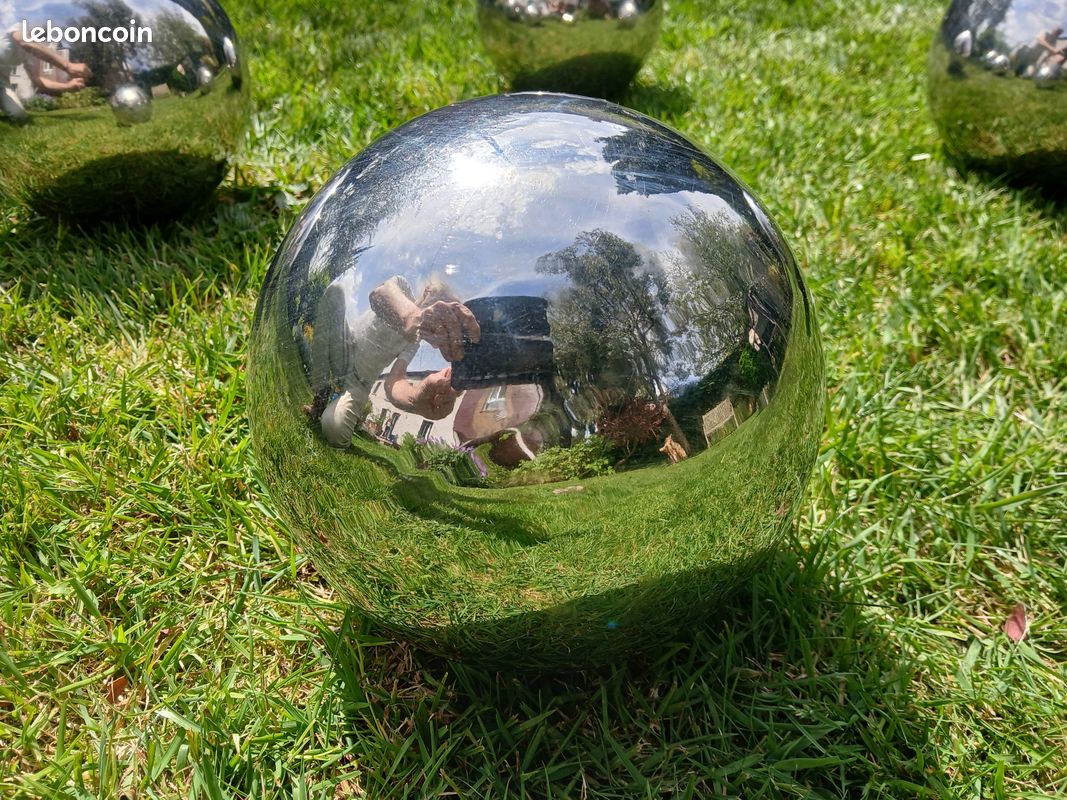 HomDSim Boule De Jardin En Acier Inoxydable Poli Réfléchissant Et Lisse, Colorée Et Brillante - 25 Cm De Diamètre HomDSim Boule De Jardin En Acier Inoxydable Poli Réfléchissant Et Lisse, Colorée Et Brillante - 25 Cm De Diamètre