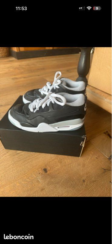 Air Jordan 4 neuve pointure 35,5 (image 2)