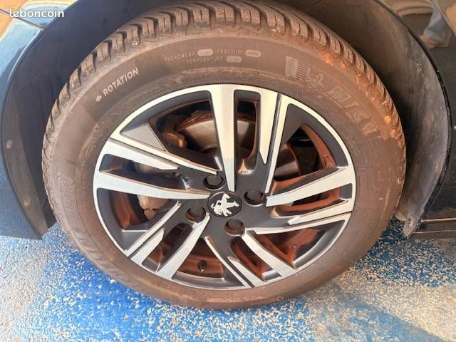 PEUGEOT 208 PureTech 100 S&S EAT8 Allure (image 23)