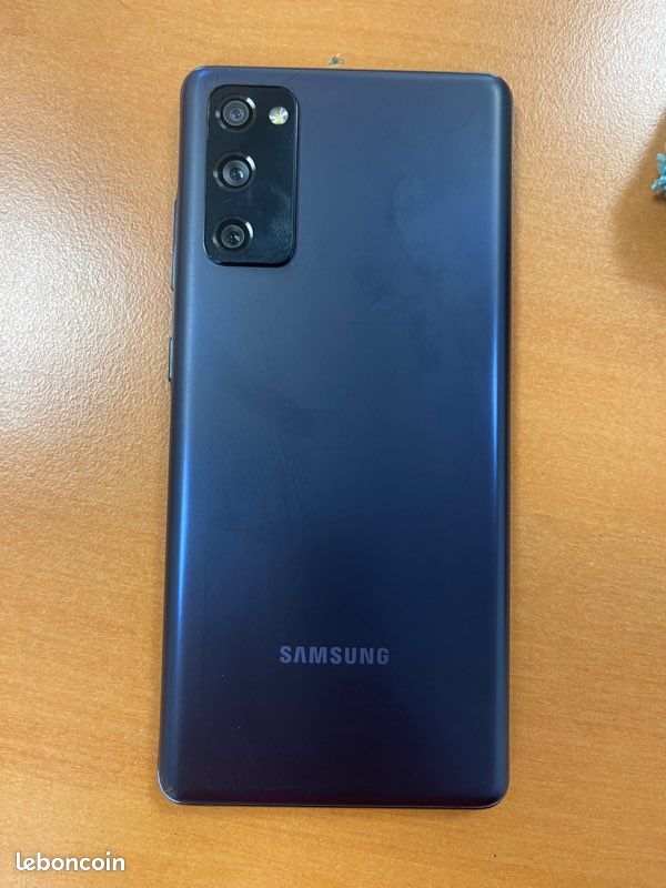 Samsung galaxy S20 FE (image 2)