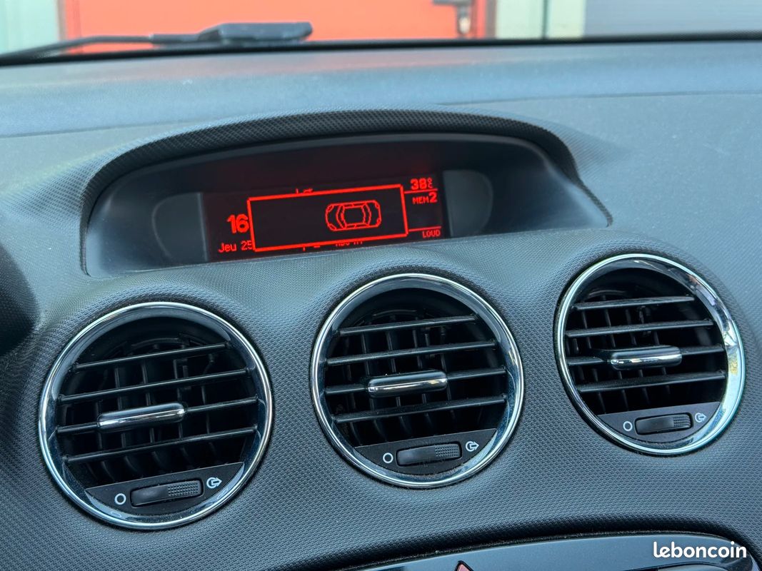 PEUGEOT 308 1.6 THP 200ch GTi (image 18)