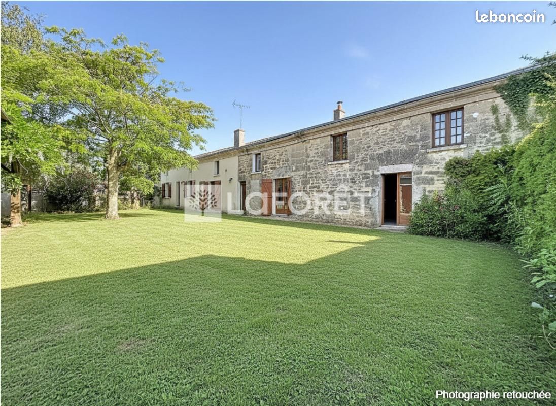 Maison 7 pièces 215 m² · à Doué-en-Anjou · 215 m² · 231 500 €