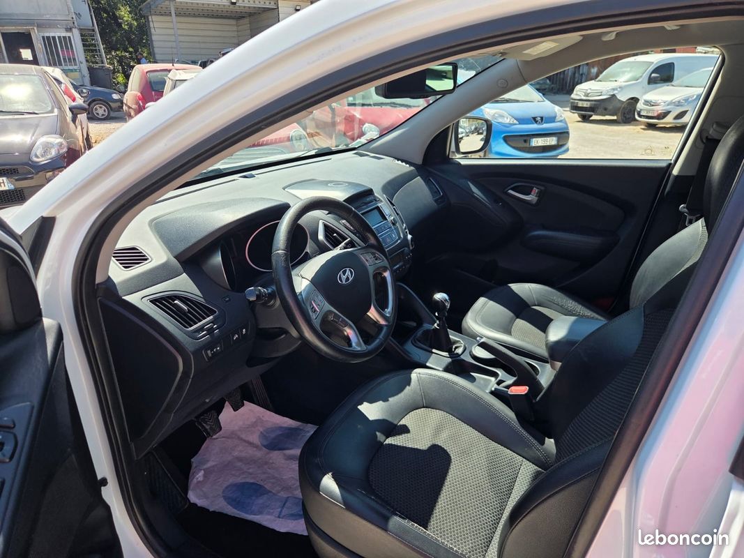 HYUNDAI ix35 1.7 CRDi 115 2WD Pack Confort (image 8)