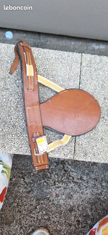 Bavette amovible en cuir (ou rond de bavette (image 3)