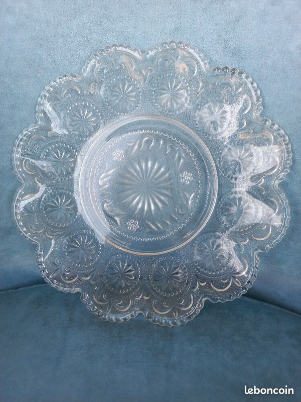 Assiette en verre ciselé Vintage façon dentelle (Sabine) (image 3)