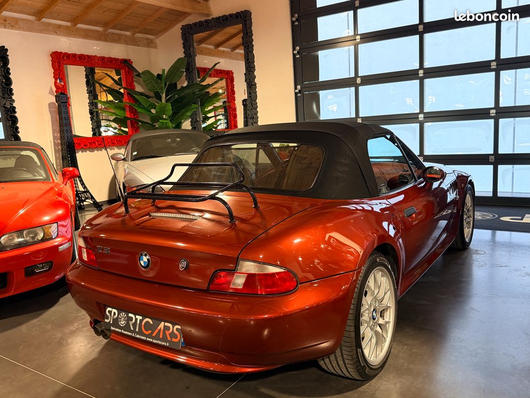 BMW Z3 2.2 6 Cylindres 170cv Phase 2 "SPORT ÉDITION LIMITÉE" Sienarot / Sièges Sport M Tout Cuir Caméléon Noir/Rouge 10/2001 SEULEMENT 98.000 km "ÉTAT NEUF" *LIVRAISON POSSIBLE (image 4)