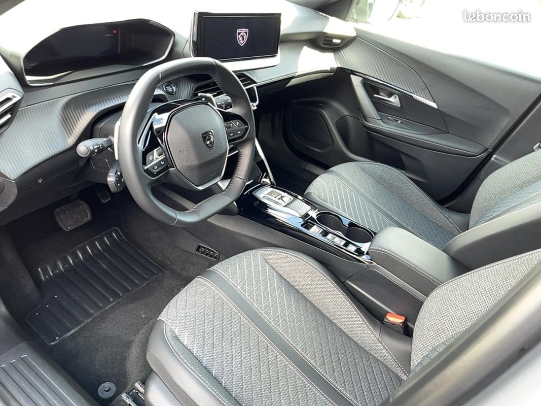 Peugeot 2008 (2) Hybrid 145 e-DCS6 ALLURE (image 5)