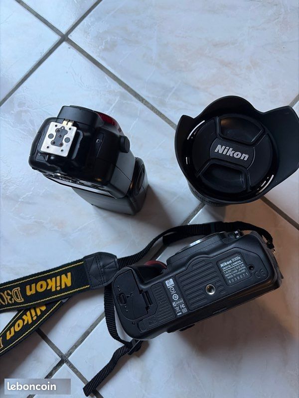 Nikon D3000-Kit complet: boîtier, deux objectifs, accessoire (Gebraucht