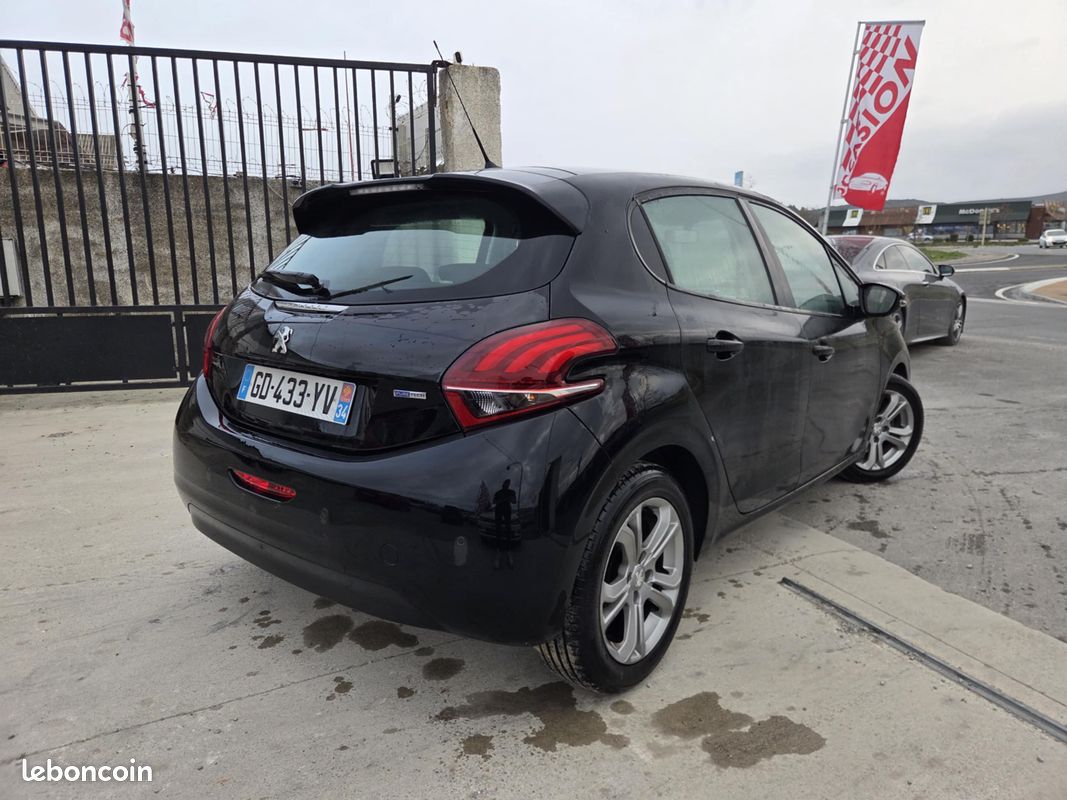 À VENDRE : Peugeot 208 – Citadine économique et fiable (image 2)