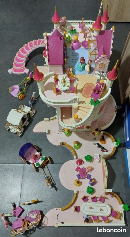 Très grand château de princesse Playmobil 4250 avec son grand jardin et ses calèches, figurines, accessoires (image 8)