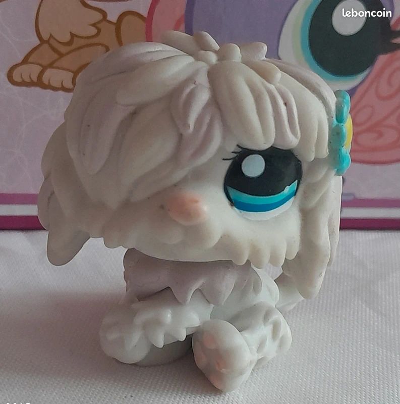 Figurine Littlest Pet Shop Chien Bobtail blanc et mauve #1055 (image 1)