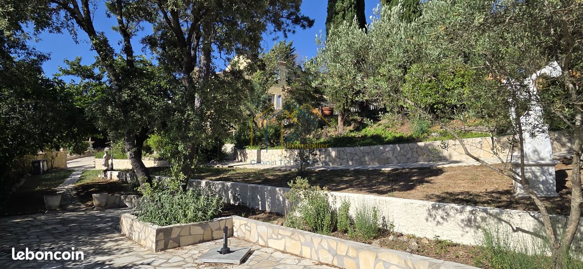Maison 10 pièces 256 m² · à La Boissière · 256 m² · 649 000 €