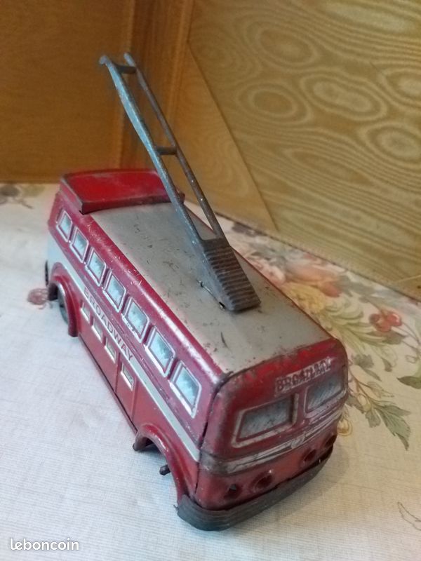 Trolleybus Ligne 80 (JOUSTRA) | Musée automobile REIMS-CHA
