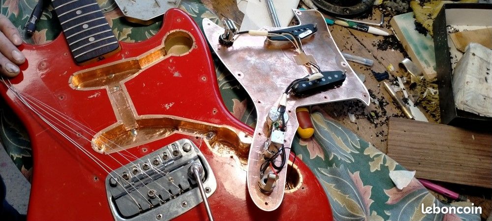Fender Bronco USA 1971 black refin over dakota red (image 7)