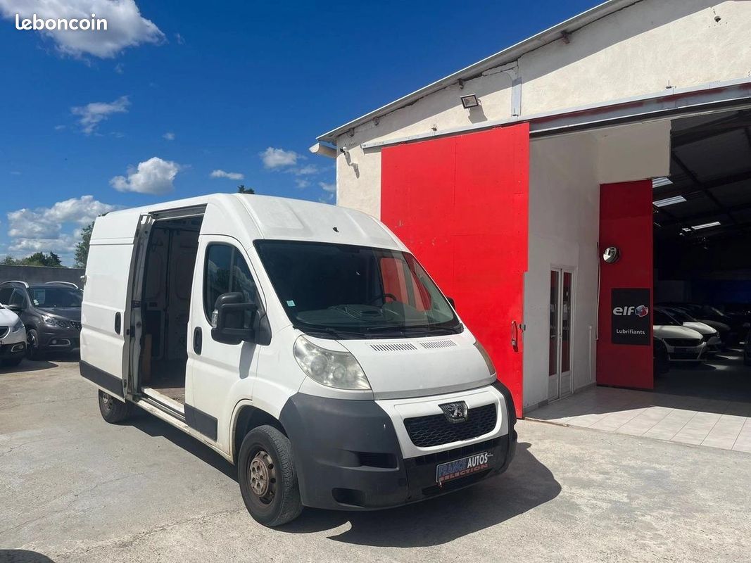 Peugeot Boxer 2.2L HDI 101 CHEV DIESEL - ÉNORMEMENT DE RANGEMENTS | RÉVISÉE-GARANTIE DE 12 MOIS (image 23)