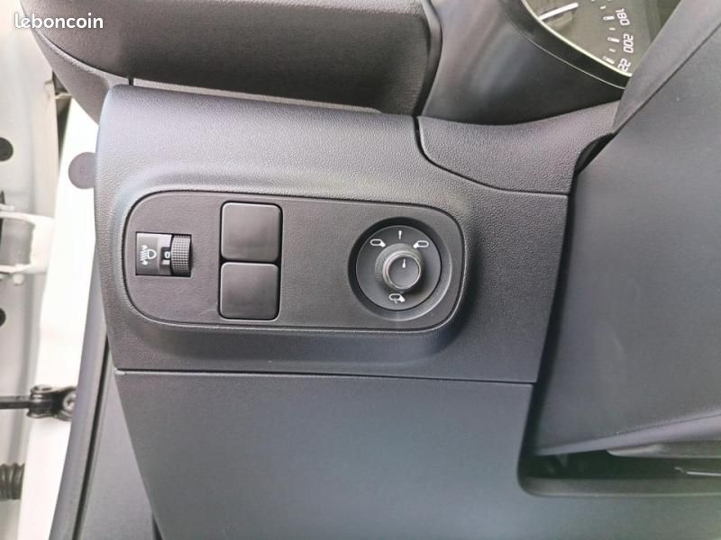 Citroen C3 1.2 PureTech 83ch S&S Shine (image 15)