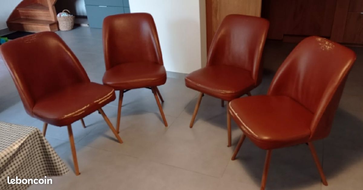 Lot de quatre chaises (image 1)