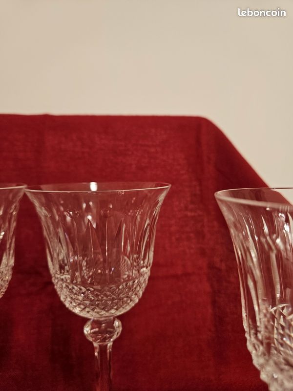 Lot de 4 verres à vin Tommy Saint Louid ébréchés (image 4)