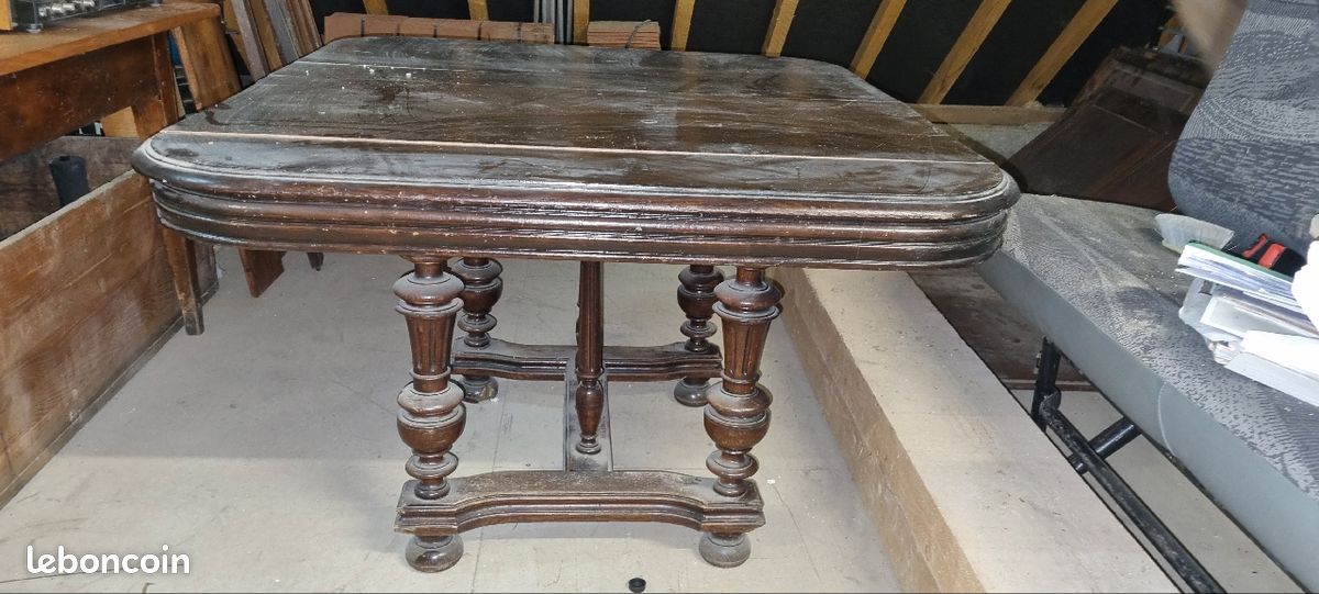 Table en bois (image 1)