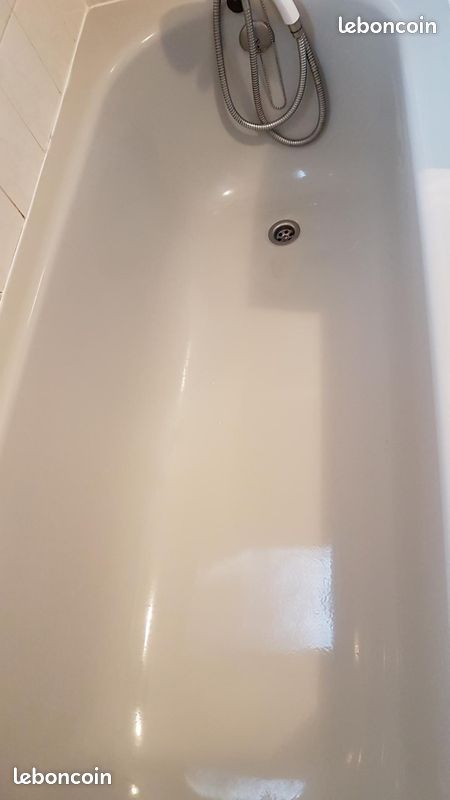 Baignoire et vasques de salle de bain (image 1)