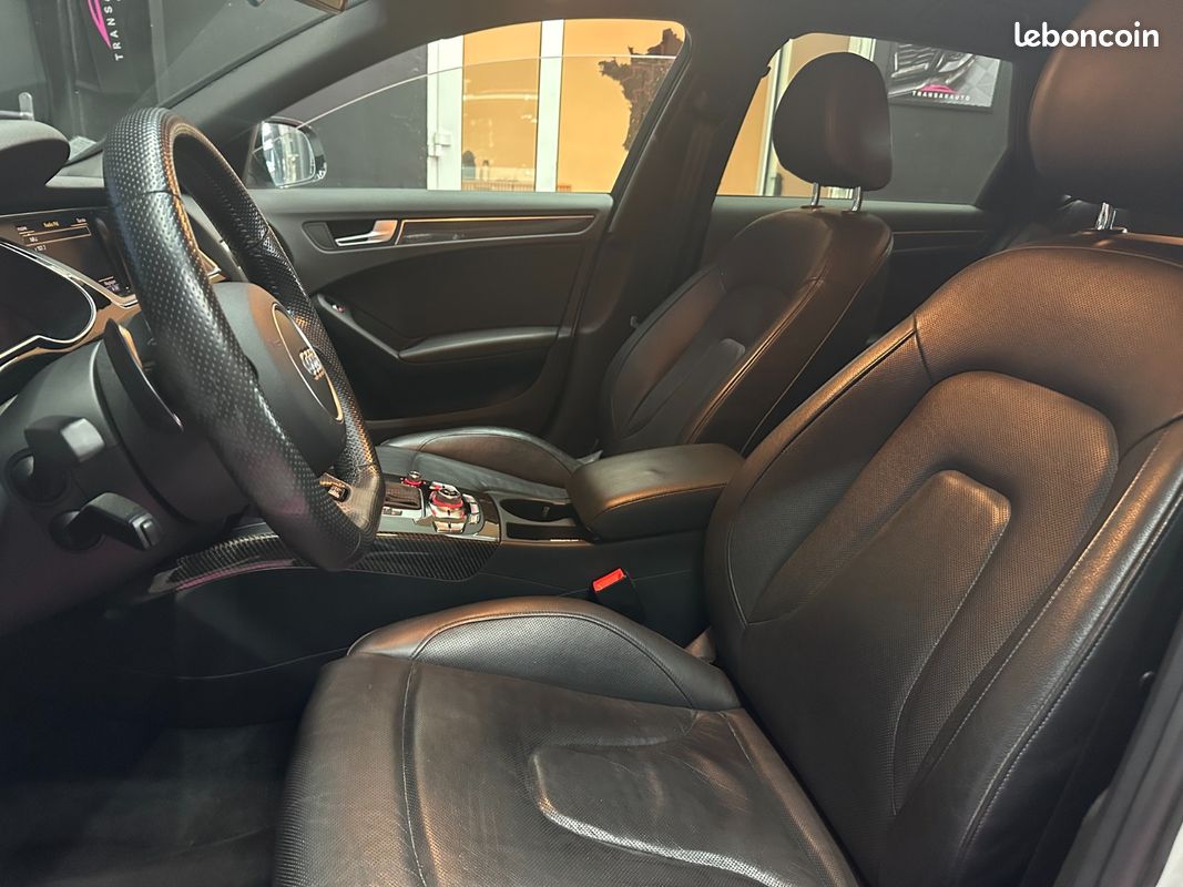 AUDI RS4 AVANT V8 4.2 FSI 450 Quattro S Tronic 7 / PACK CARBONE INTÉRIEUR / VOLANT MÉPLAT / SIÈGES ÉLECTRIQUES (image 8)