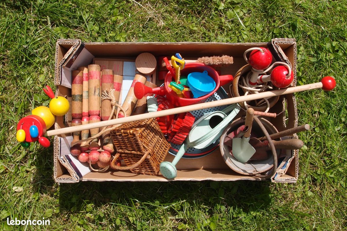 Jouets anciens bois et métal décoré seau quilles (image 1)