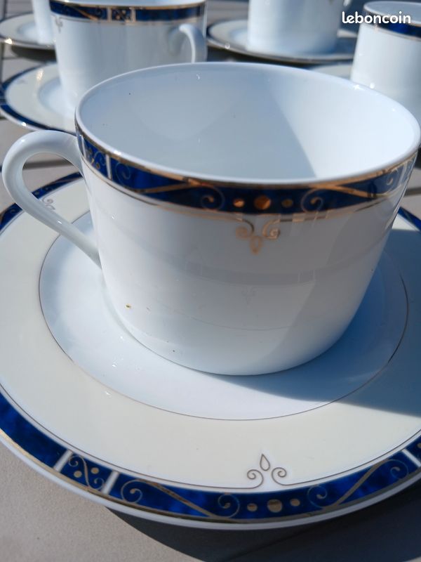Service à café porcelaine de limoges Philippe Deshoulières lot 5 tasses, 6 assiettes (image 2)