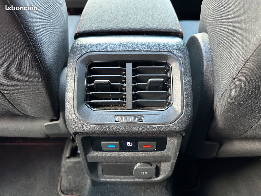 Volkswagen Tiguan 1.4 TSi 150ch Sound BVM6 S&S - 1ère Main ✋ - Français 🇫🇷 - Toit Ouvrant - Caméra + Radars AV/AR - CarPlay/AndroidAuto - GPS - Démarrage + Accès sans clé - JA 18" - Orange Habanero (image 14)