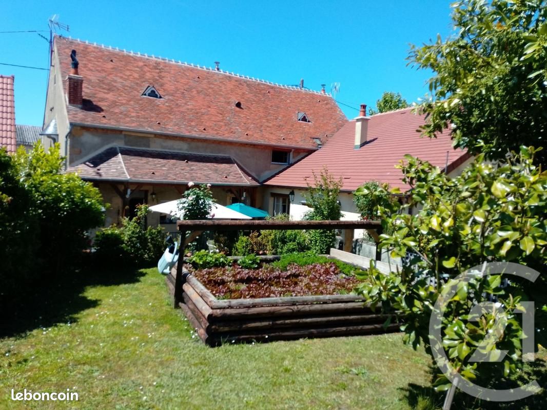 Maison 7 pièces 209 m² · à Lurcy-Lévis · 209 m² · 204 500 €