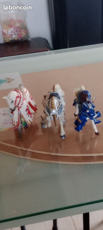 3 montures de chevaliers (image 1)