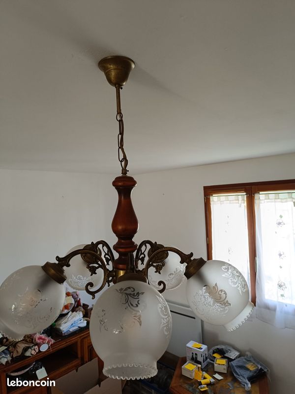 Lustre en bois, 5 globes, très bon état (image 2)