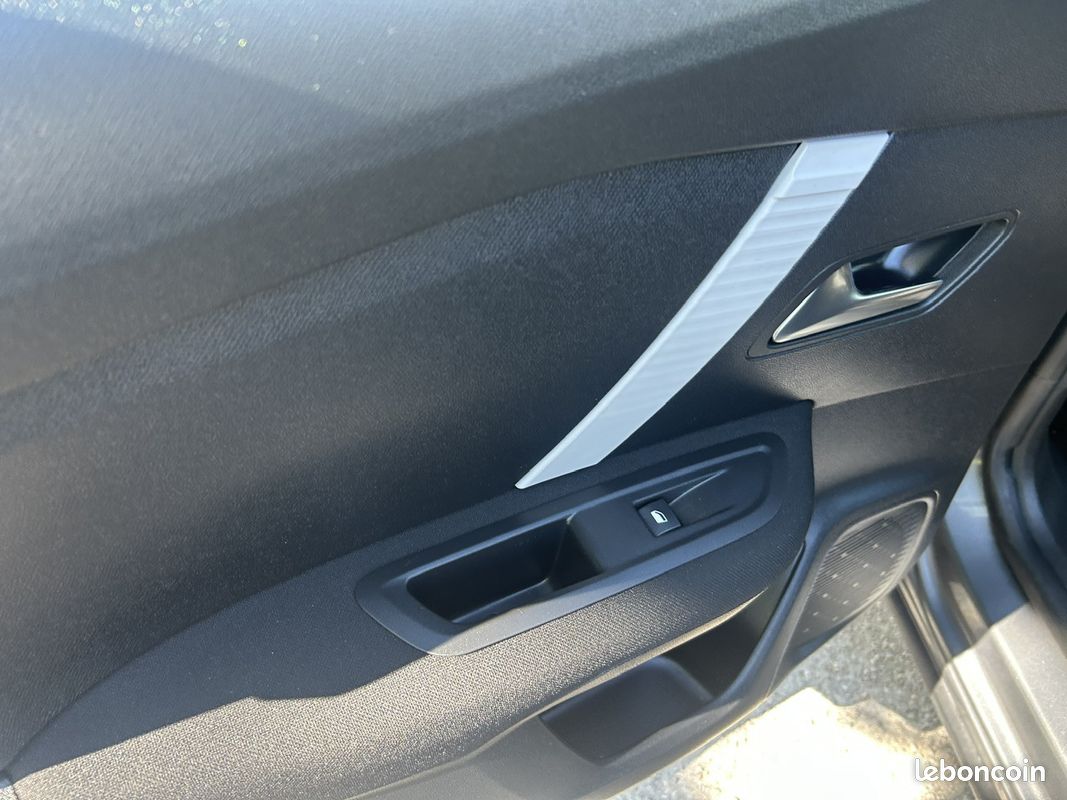Citroën C4 Berline Max 130 CV EAT8 S&S Boîte auto {24.000 KM - CAMERA - CARPLAY} (image 21)