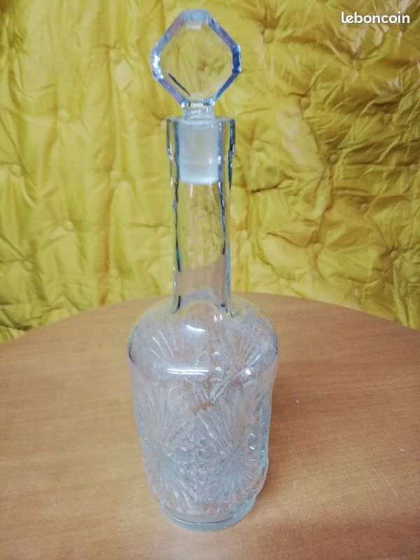 Carafe à liqueur en verre ciselé années 50 (image 1)