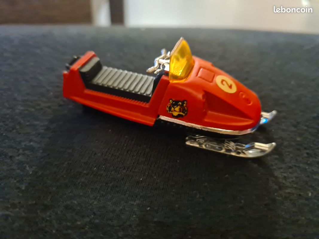 Miniature Motoneige Ski-Doo Majorette, échelle 1/60, Blanche, Fabrication Française, Rare Majopub Renault Agriculture