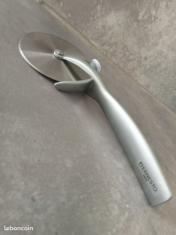 Roulette à Pizza Professionnelle Dr. Oetker - Couteau à Pizza En Acier Inox - Modèle 1952 - Neuf