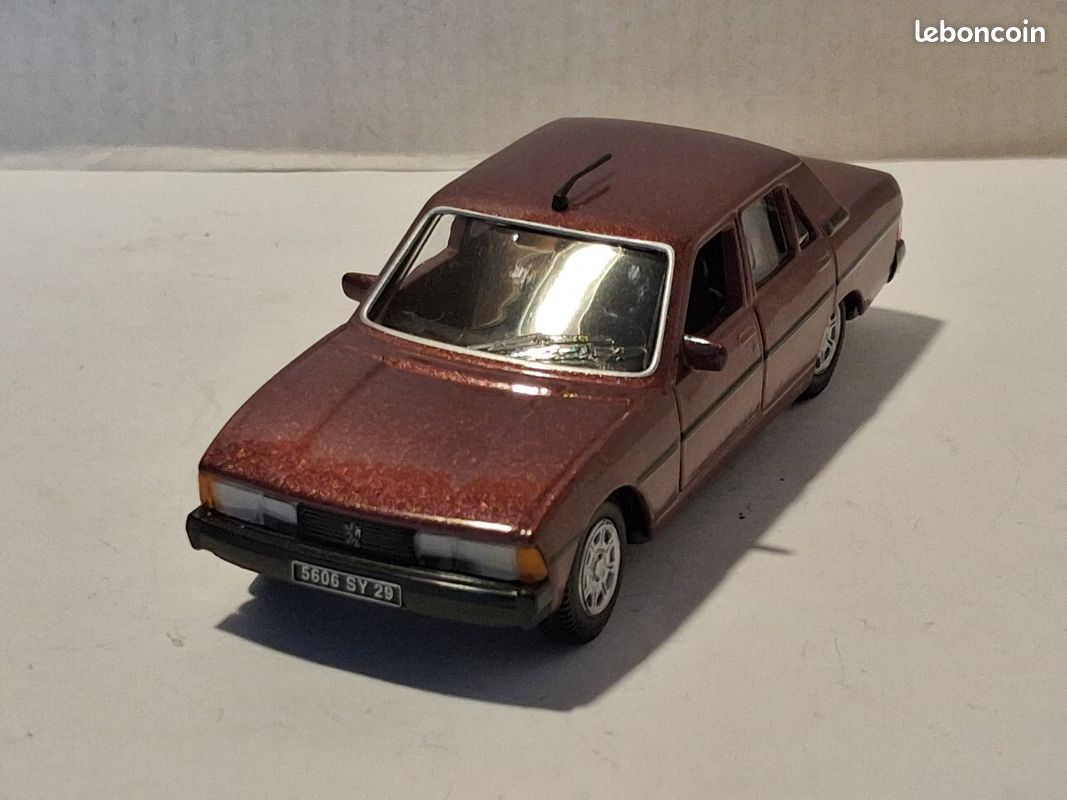 Miniature NOREV 1/43 Peugeot 604 STI 1981 - Gris Métal - NEUVE