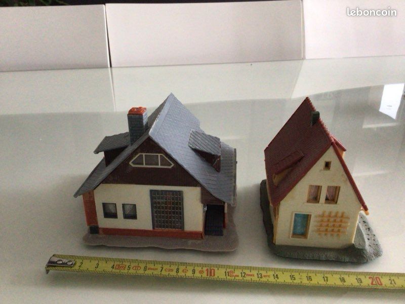Lot De 2 Fontaines De Ville - Maquettes Montées à L'échelle H0 - Occasion (traces Possibles)