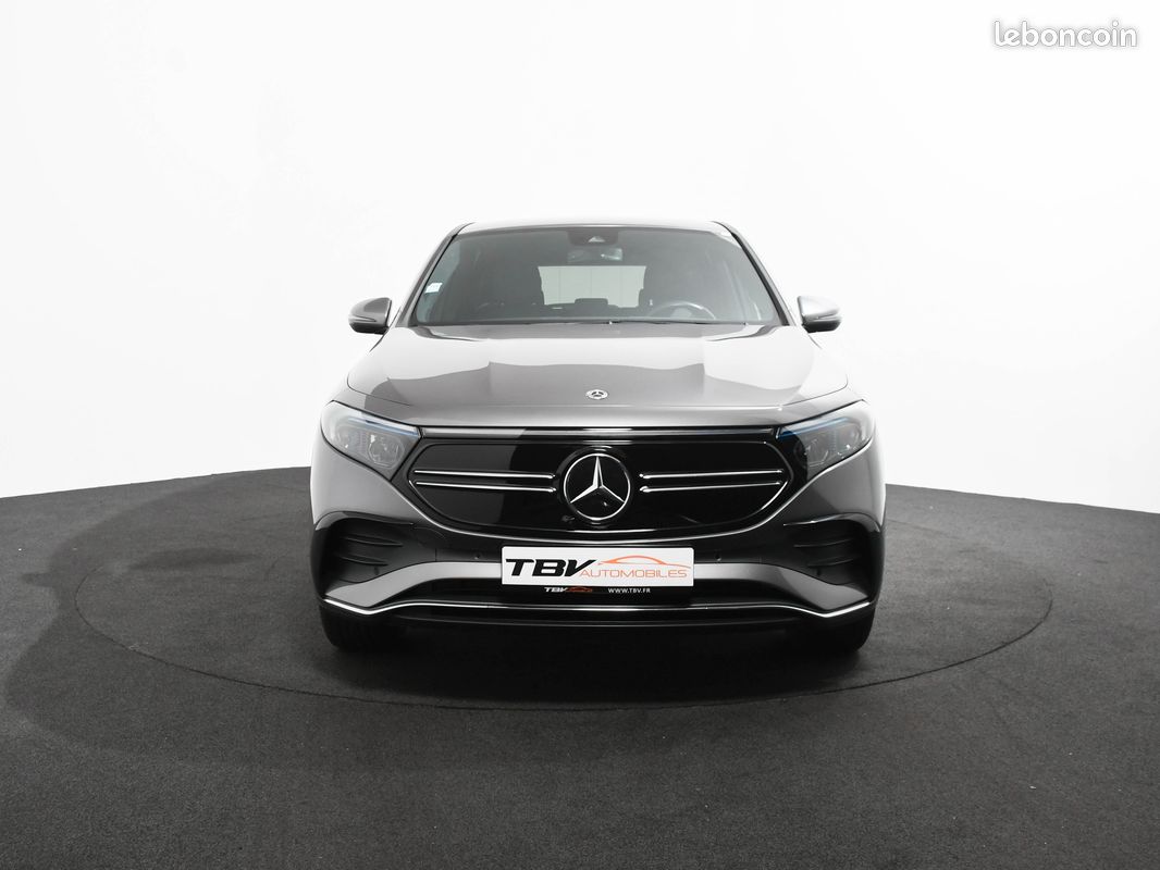 Mercedes EQA 250 190 CV TYPE AMG LINE FULL LED SIEGES CHAUFFANTS AMBIANCE LED CAMERA GPS CARPLAY JANTES 20 - 1ERE MAIN (image 2)