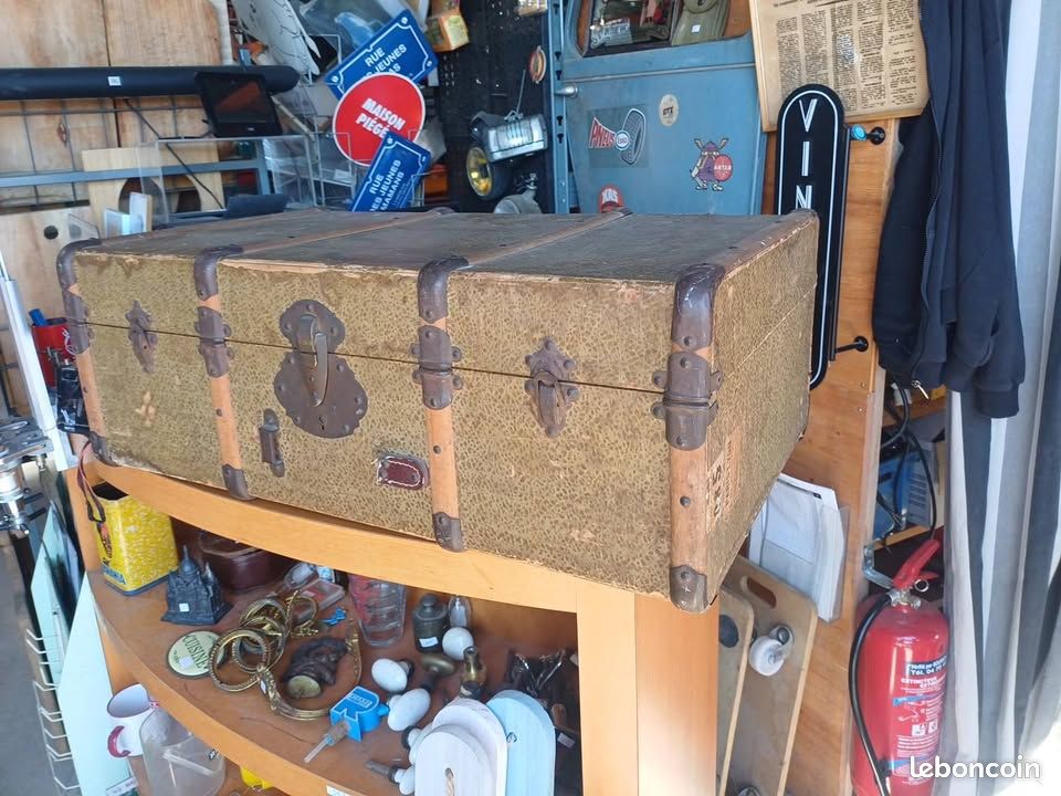Malle De Voyage Ancienne Années 1950/60 - Carton Et Bois Clouté - 80x55x35 Cm