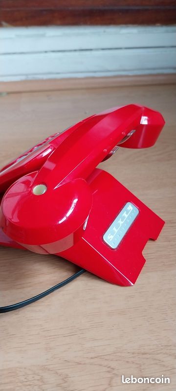 Téléphone vintage à touches rouge (image 3)