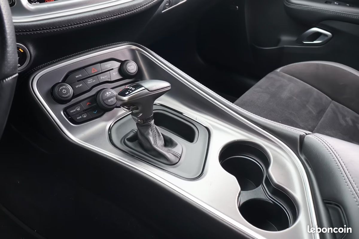 Dodge CHALLENGER R/T Widebody 5.7 HEMI V8 373 ch BVA8 – Alpine – CarPlay – Widebody (image 20)