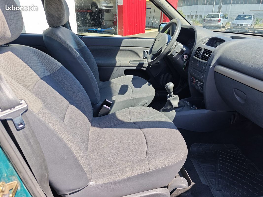 RENAULT Clio 150000KM ESSENCE 3 Portes Phase 2 1.2 i 16V 75CV (image 6)