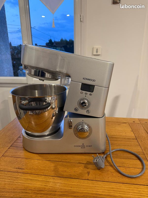 Robot multifonction Kenwood KW070 (image 1)