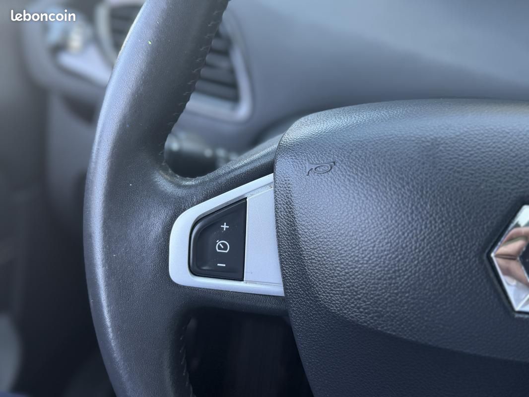 Renault Scénic 1.5 DCI 110 CH BVA6 BOSE EDITION / TOIT OUVRANT COURROIE DISTRIBUTION FAITE POUR L... (image 10)