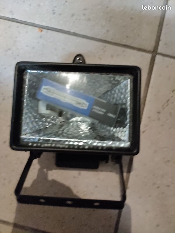 Lampe halogène extérieur 150 watt (image 1)