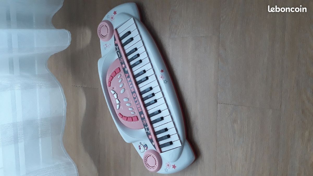 Piano hello kitty (image 1)