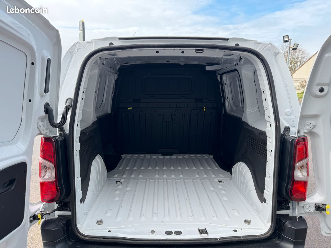 Peugeot partner iii 1.5 bluehdi 130 s&s standard 650kg premium 3pl (image 7)