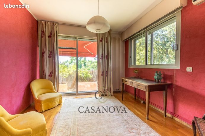 Villa 10 pièces 245 m² — 11