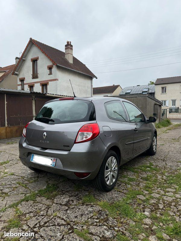 Clio III Collection 1.2 75cv Essence 3p (image 2)